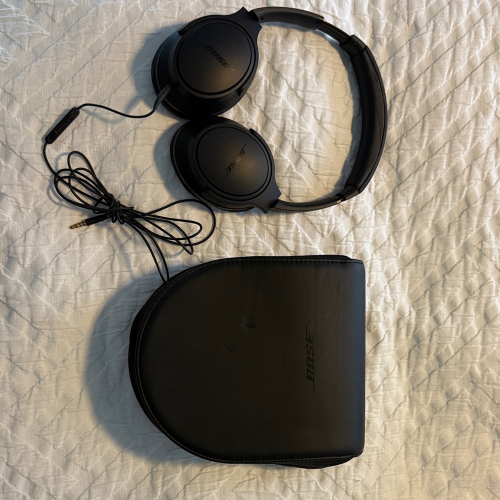 Bose Black Around-Ear SoundTrue II Apple Wired Headphones with Zipper Carry Case